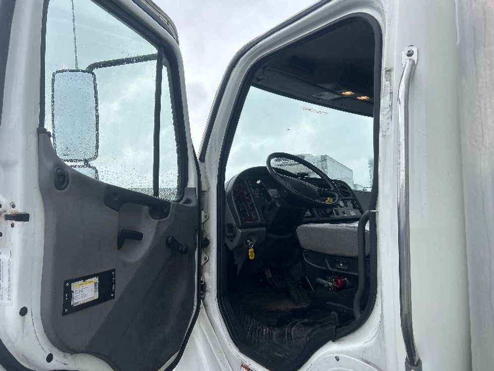 Medium Duty Box Truck-Light and Medium Duty Trucks-Freightliner-2018-M2-Louisville-KY-174,958\n\t\tmiles-$ 46,500 - Image 16