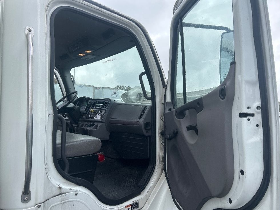 Medium Duty Box Truck-Light and Medium Duty Trucks-Freightliner-2018-M2-Louisville-KY-174,958\n\t\tmiles-$ 46,500 - Image 20