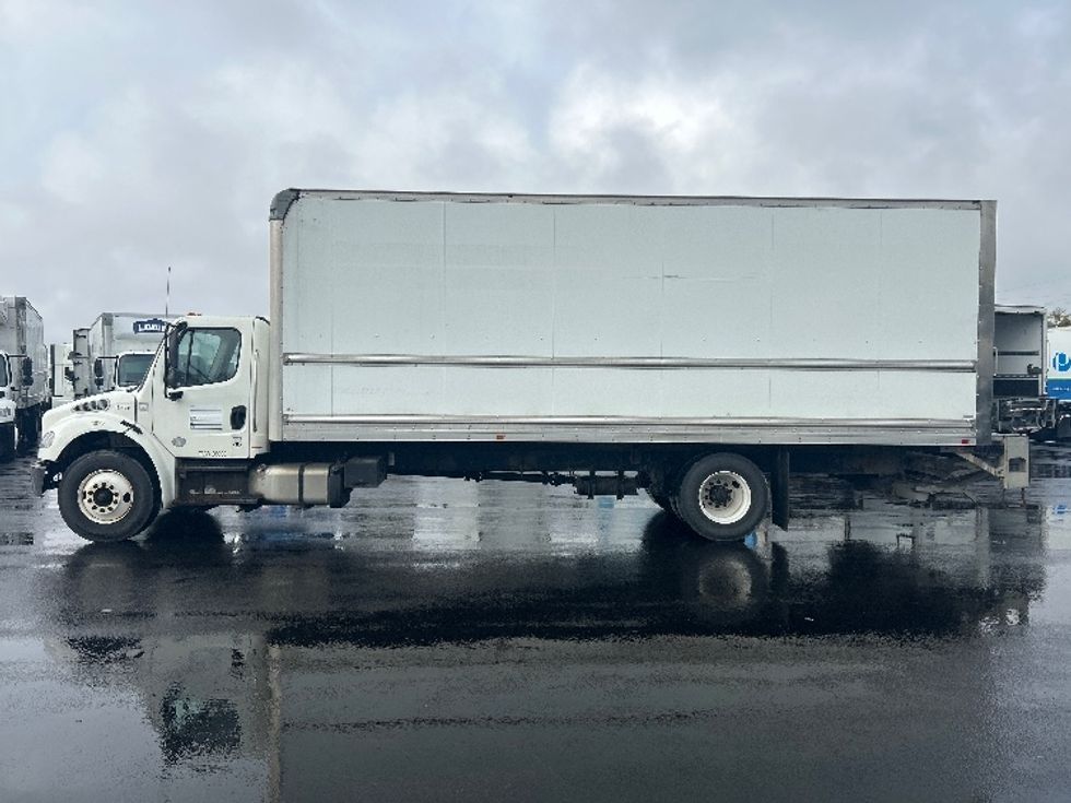 Medium Duty Box Truck-Light and Medium Duty Trucks-Freightliner-2018-M2-Louisville-KY-174,958\n\t\tmiles-$ 46,500 - Image 4