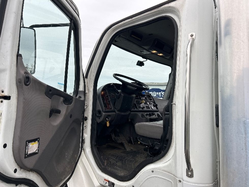 Medium Duty Box Truck-Light and Medium Duty Trucks-Freightliner-2018-M2-Louisville-KY-239,038\n\t\tmiles-$ 39,000 - Image 15