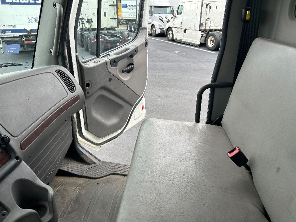 Medium Duty Box Truck-Light and Medium Duty Trucks-Freightliner-2018-M2-Louisville-KY-239,038\n\t\tmiles-$ 39,000 - Image 18