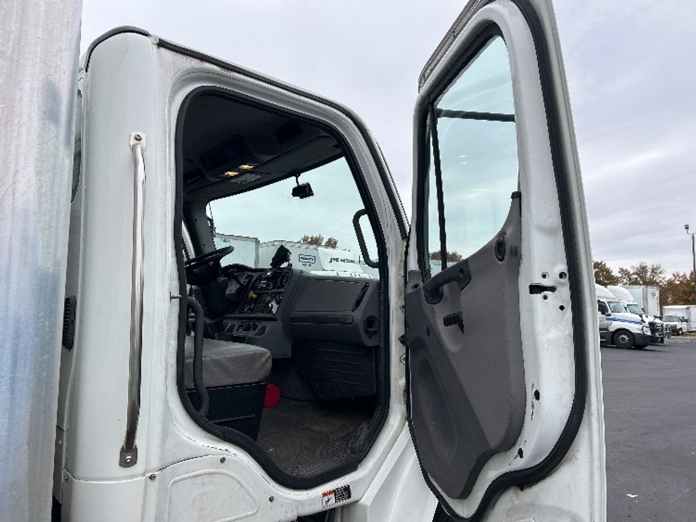 Medium Duty Box Truck-Light and Medium Duty Trucks-Freightliner-2018-M2-Louisville-KY-239,038\n\t\tmiles-$ 39,000 - Image 19