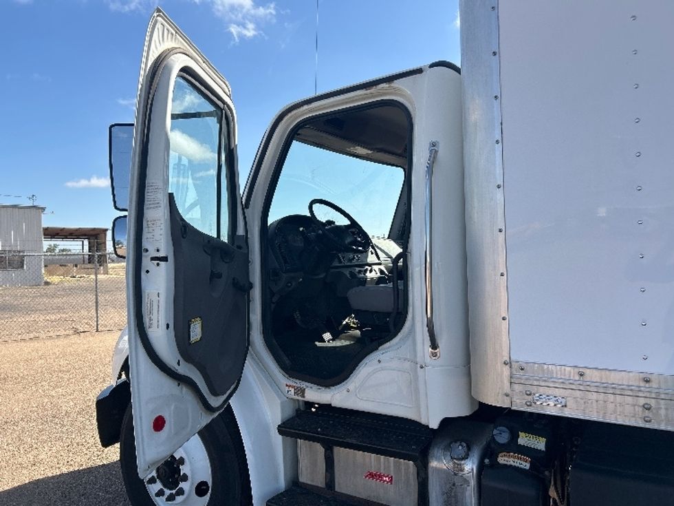 Medium Duty Box Truck-Light and Medium Duty Trucks-Freightliner-2018-M2-Lubbock-TX-170,928\n\t\tmiles-$ 47,000 - Image 16