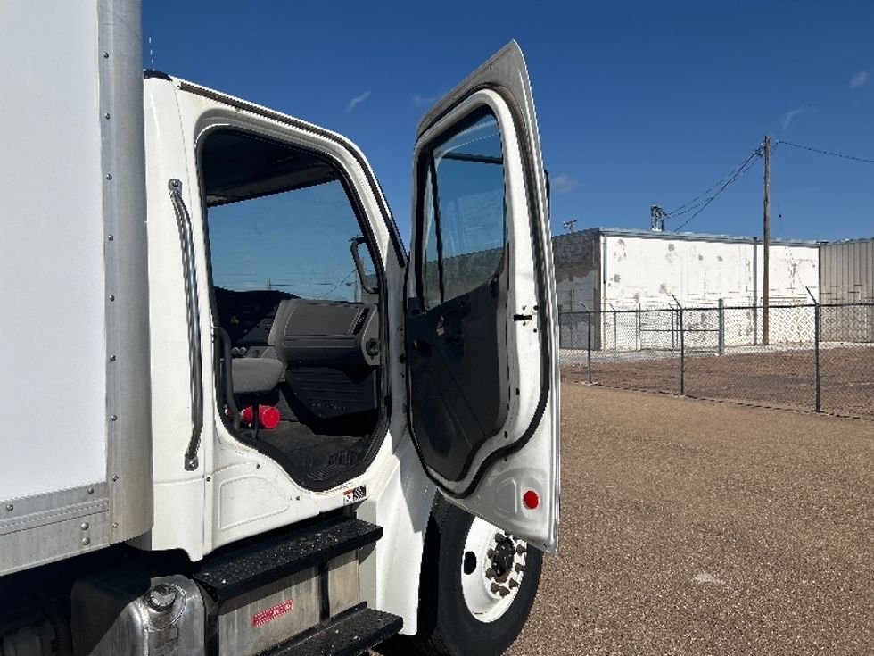 Medium Duty Box Truck-Light and Medium Duty Trucks-Freightliner-2018-M2-Lubbock-TX-170,928\n\t\tmiles-$ 47,000 - Image 20