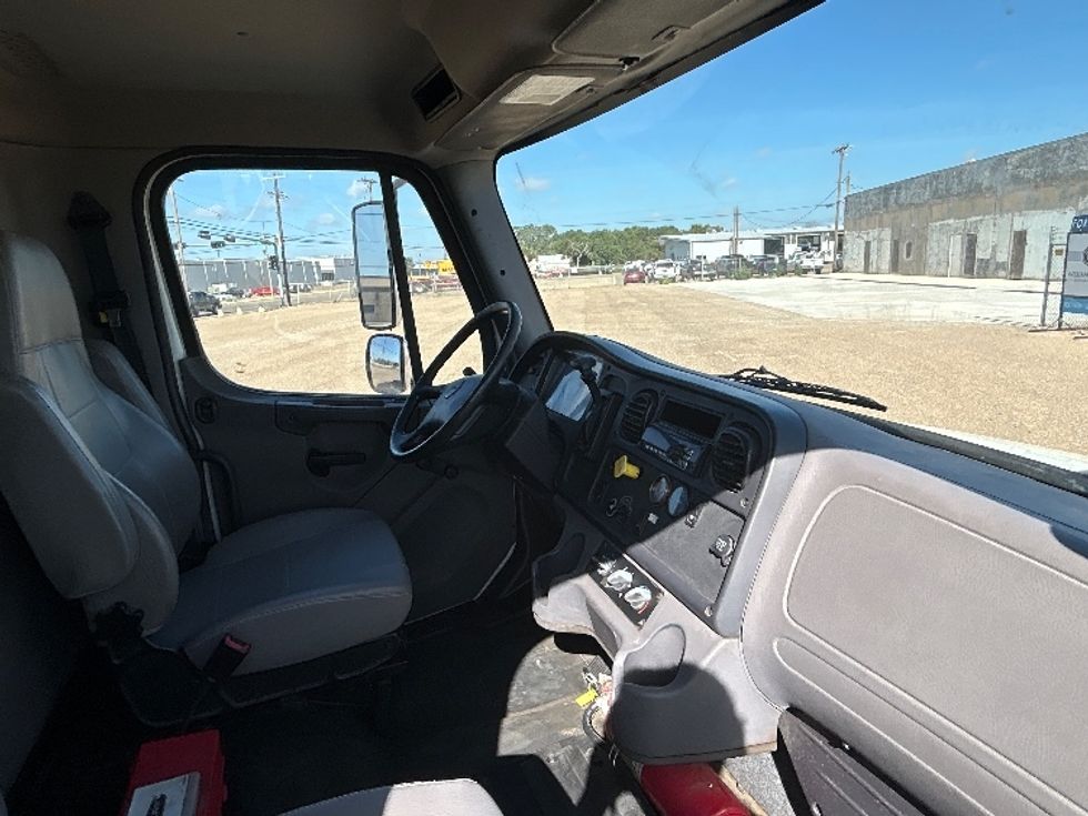 Medium Duty Box Truck-Light and Medium Duty Trucks-Freightliner-2018-M2-Lubbock-TX-170,928\n\t\tmiles-$ 47,000 - Image 22