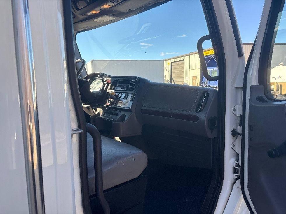 Medium Duty Box Truck-Light and Medium Duty Trucks-Freightliner-2018-M2-Mebane-NC-265,886\n\t\tmiles-$ 33,500 - Image 18