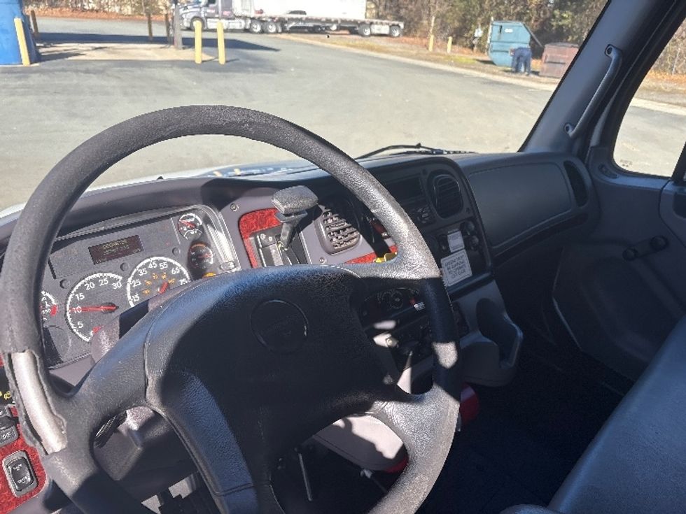Medium Duty Box Truck-Light and Medium Duty Trucks-Freightliner-2018-M2-Mebane-NC-265,886\n\t\tmiles-$ 33,500 - Image 20