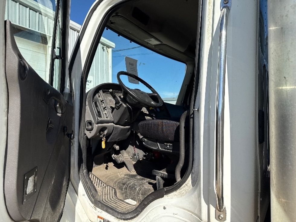 Medium Duty Box Truck-Light and Medium Duty Trucks-Freightliner-2018-M2-Middlefield-OH-198,896\n\t\tmiles-$ 40,750 - Image 16