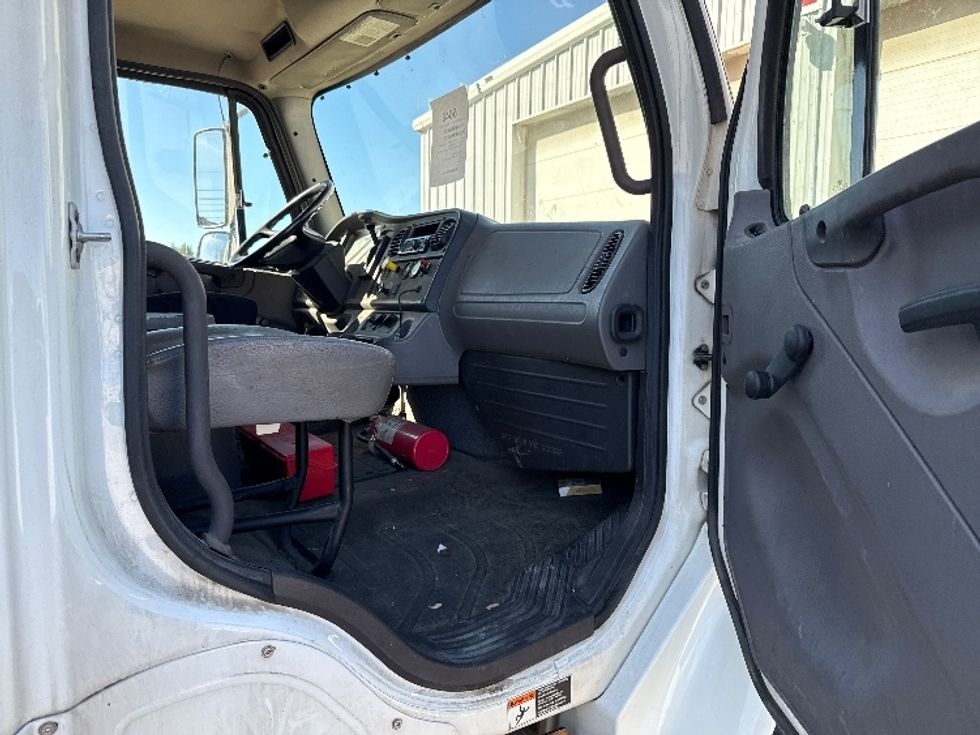Medium Duty Box Truck-Light and Medium Duty Trucks-Freightliner-2018-M2-Middlefield-OH-198,896\n\t\tmiles-$ 40,750 - Image 20