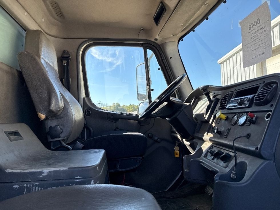 Medium Duty Box Truck-Light and Medium Duty Trucks-Freightliner-2018-M2-Middlefield-OH-198,896\n\t\tmiles-$ 40,750 - Image 22
