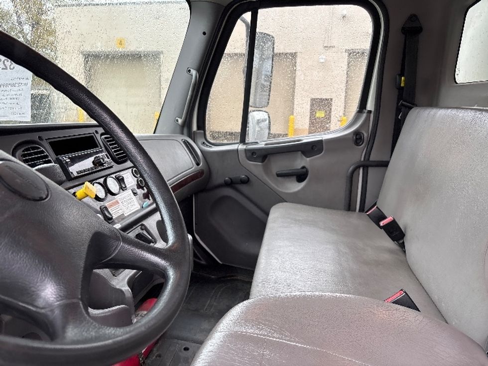 Medium Duty Box Truck-Light and Medium Duty Trucks-Freightliner-2018-M2-Middlefield-OH-255,272\n\t\tmiles-$ 33,500 - Image 19