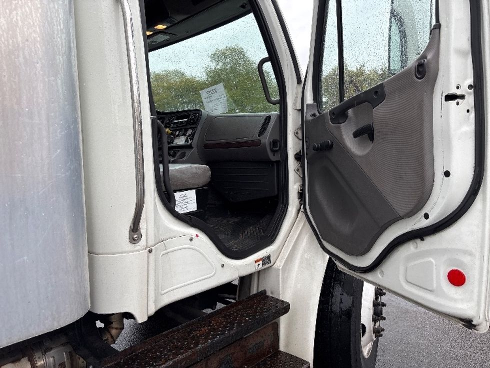 Medium Duty Box Truck-Light and Medium Duty Trucks-Freightliner-2018-M2-Middlefield-OH-255,272\n\t\tmiles-$ 33,500 - Image 20