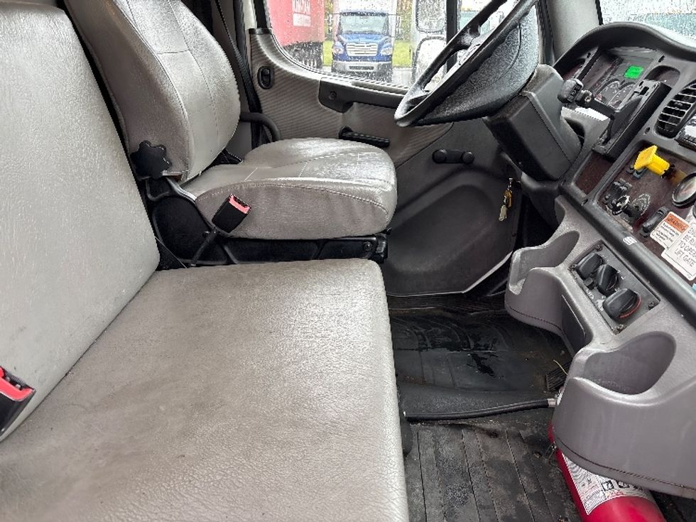 Medium Duty Box Truck-Light and Medium Duty Trucks-Freightliner-2018-M2-Middlefield-OH-255,272\n\t\tmiles-$ 33,500 - Image 22