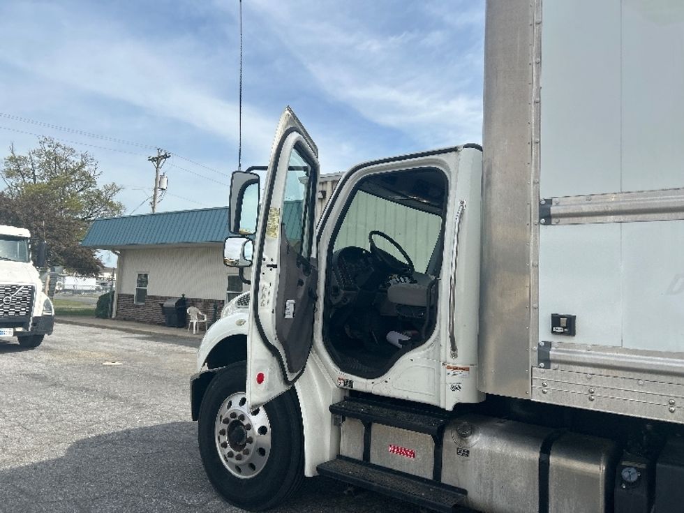 Medium Duty Box Truck-Light and Medium Duty Trucks-Freightliner-2018-M2-Milford-DE-104,378\n\t\tmiles-$ 50,750 - Image 16