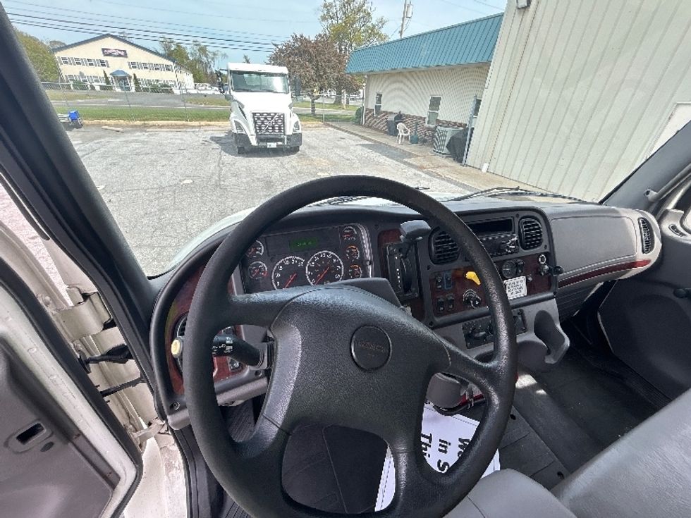 Medium Duty Box Truck-Light and Medium Duty Trucks-Freightliner-2018-M2-Milford-DE-104,378\n\t\tmiles-$ 50,750 - Image 18