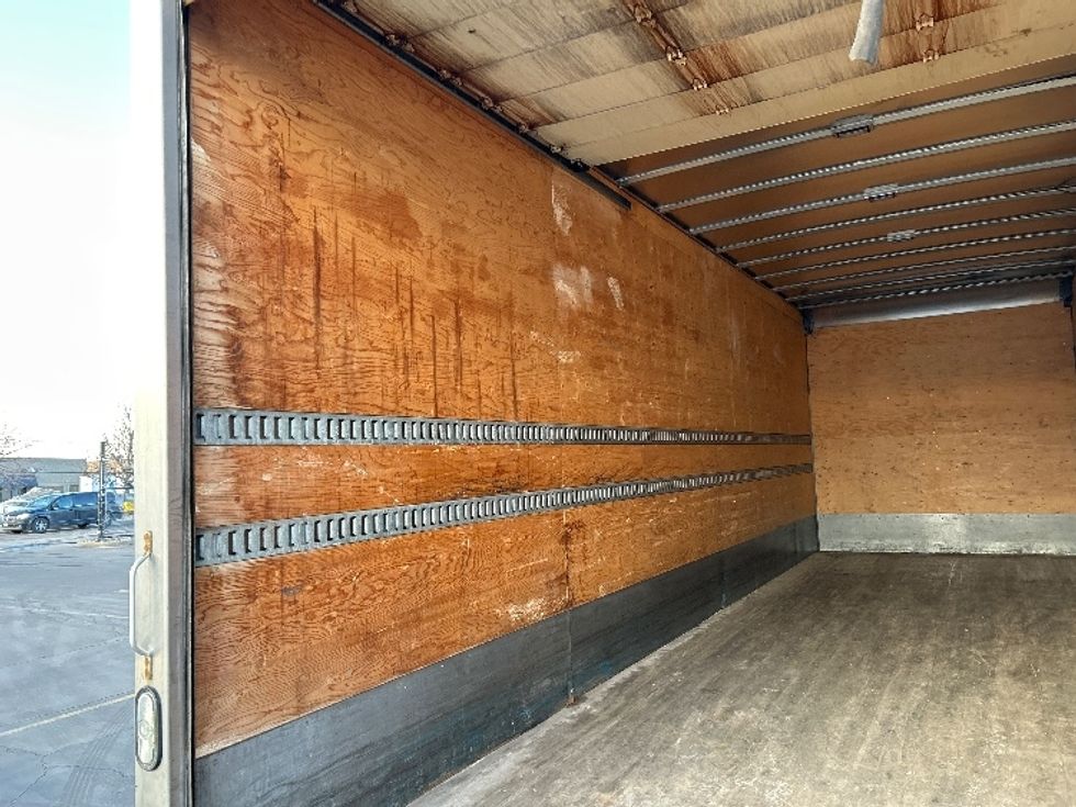 Medium Duty Box Truck-Light and Medium Duty Trucks-Freightliner-2018-M2-Mississauga-ON-255,129\n\t\tkm-$ 72,500 - Image 11