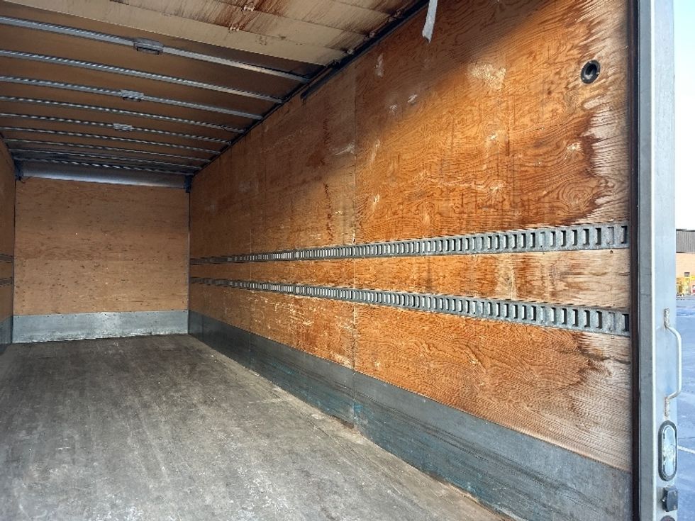 Medium Duty Box Truck-Light and Medium Duty Trucks-Freightliner-2018-M2-Mississauga-ON-255,129\n\t\tkm-$ 72,500 - Image 12