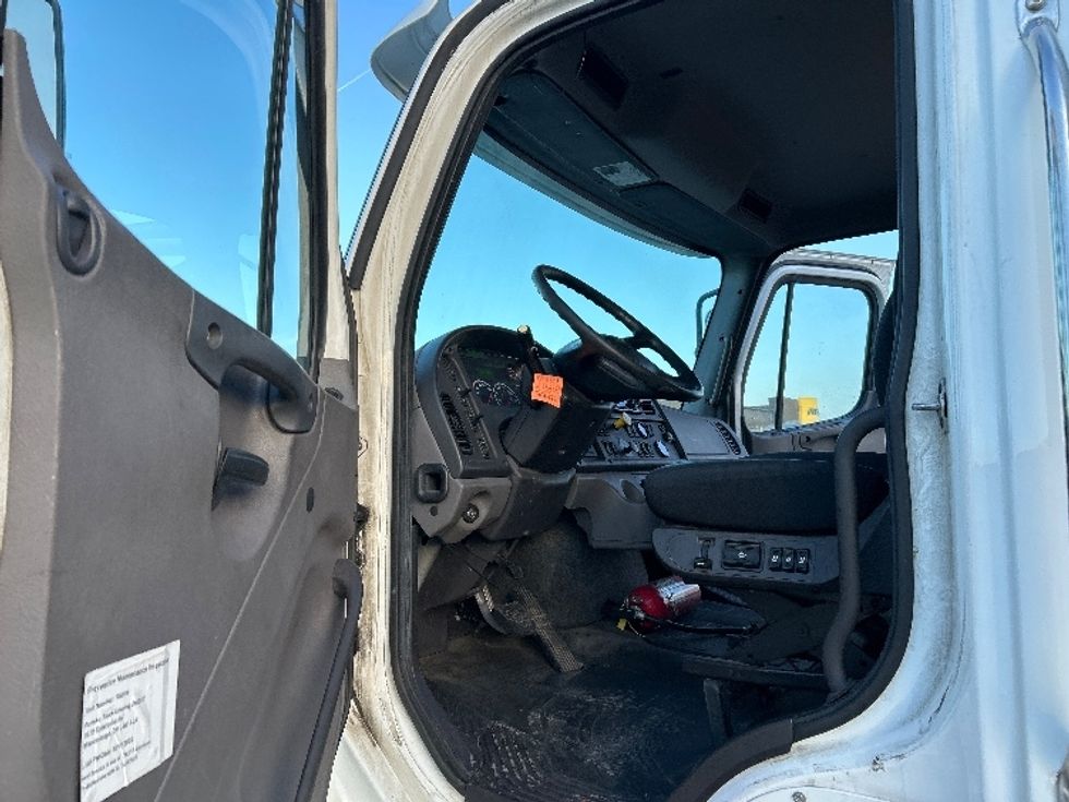 Medium Duty Box Truck-Light and Medium Duty Trucks-Freightliner-2018-M2-Mississauga-ON-255,129\n\t\tkm-$ 72,500 - Image 16