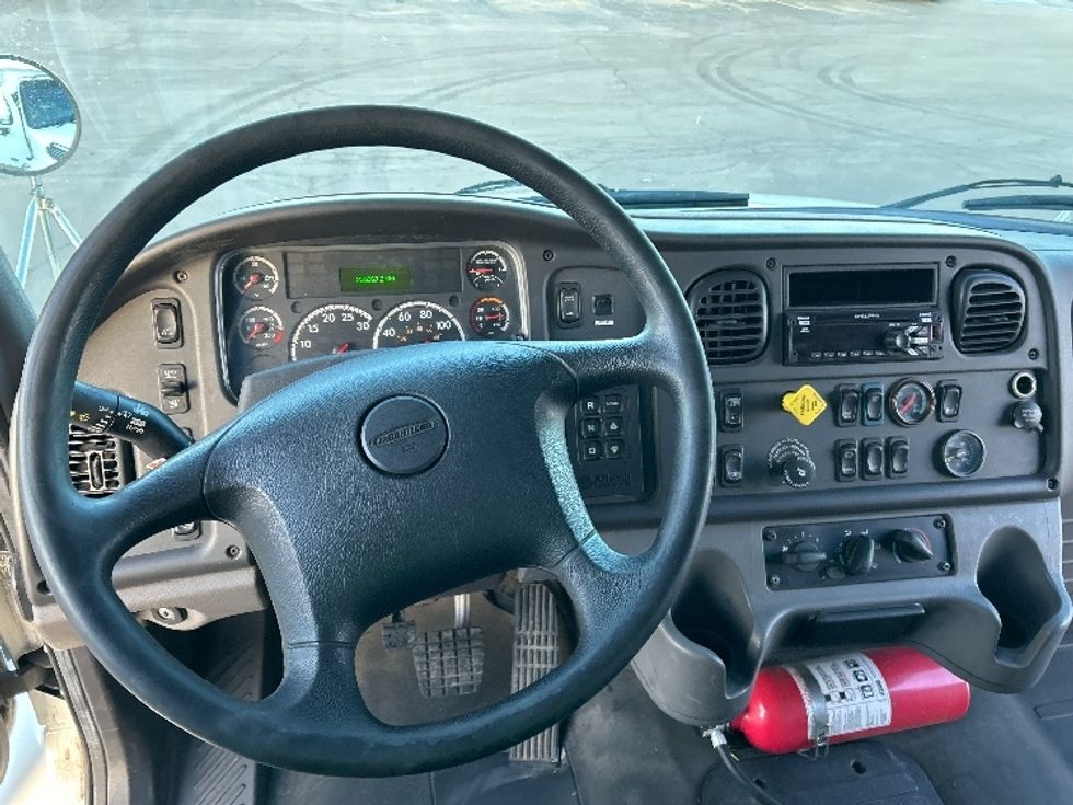 Medium Duty Box Truck-Light and Medium Duty Trucks-Freightliner-2018-M2-Mississauga-ON-255,129\n\t\tkm-$ 72,500 - Image 18