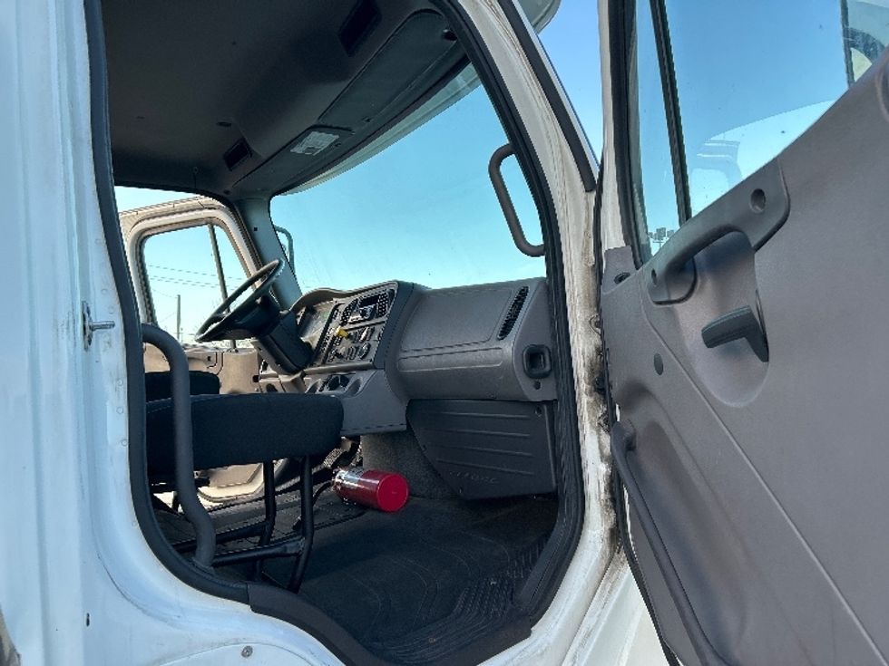 Medium Duty Box Truck-Light and Medium Duty Trucks-Freightliner-2018-M2-Mississauga-ON-255,129\n\t\tkm-$ 72,500 - Image 20