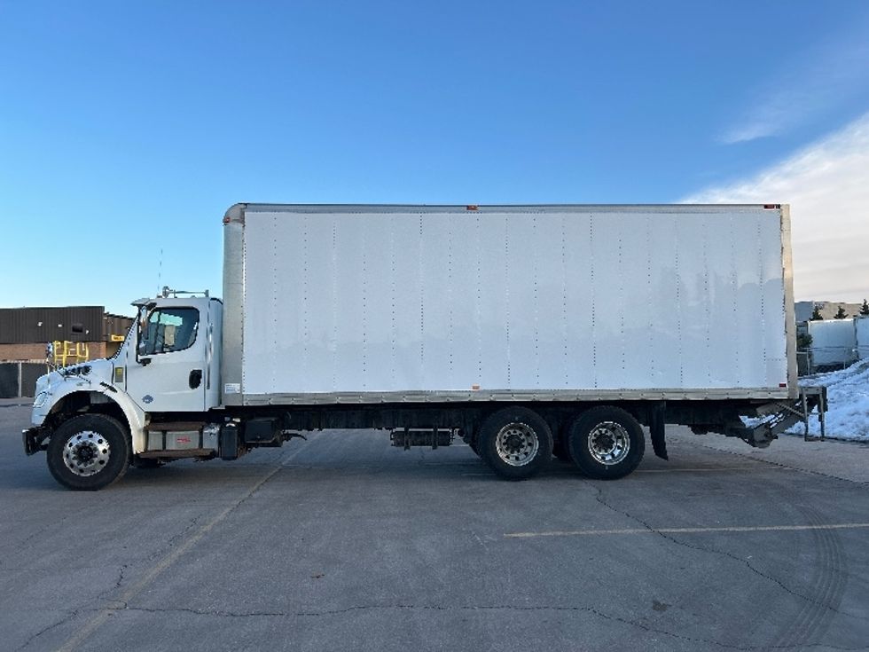 Medium Duty Box Truck-Light and Medium Duty Trucks-Freightliner-2018-M2-Mississauga-ON-255,129\n\t\tkm-$ 72,500 - Image 4