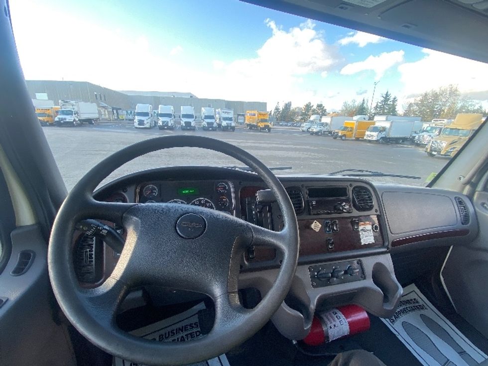 Medium Duty Box Truck-Light and Medium Duty Trucks-Freightliner-2018-M2-Mississauga-ON-460,473\n\t\tkm-$ 42,750 - Image 17