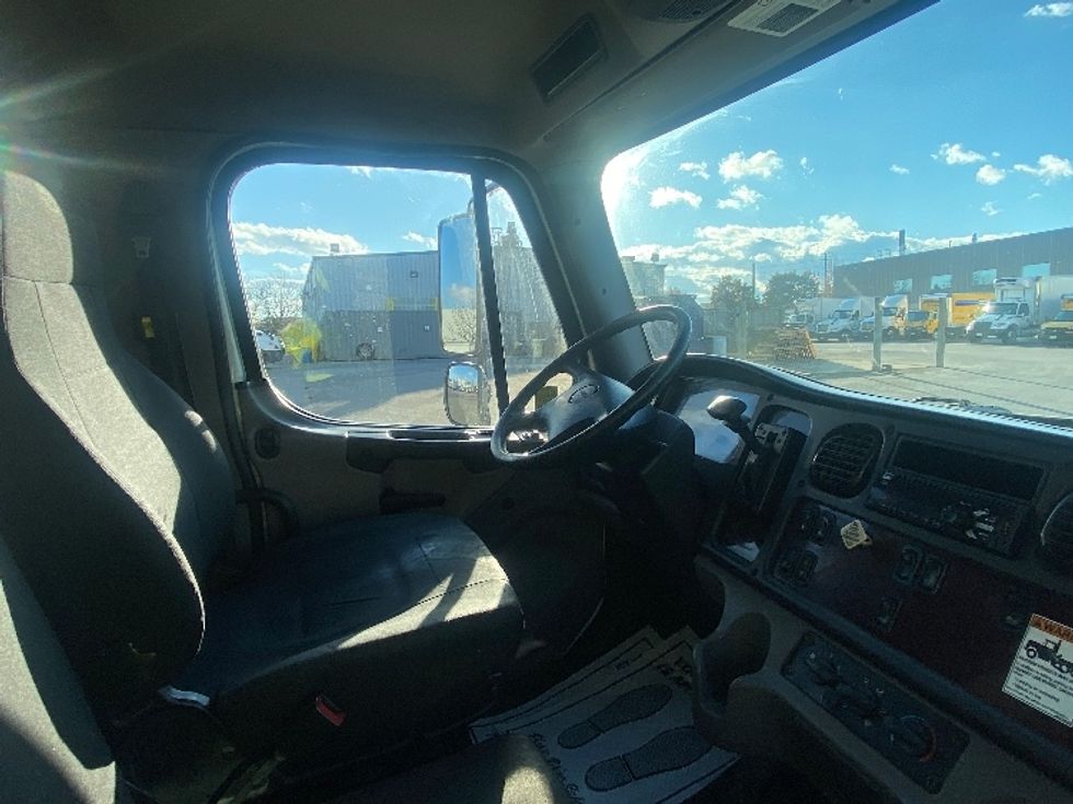 Medium Duty Box Truck-Light and Medium Duty Trucks-Freightliner-2018-M2-Mississauga-ON-460,473\n\t\tkm-$ 42,750 - Image 21