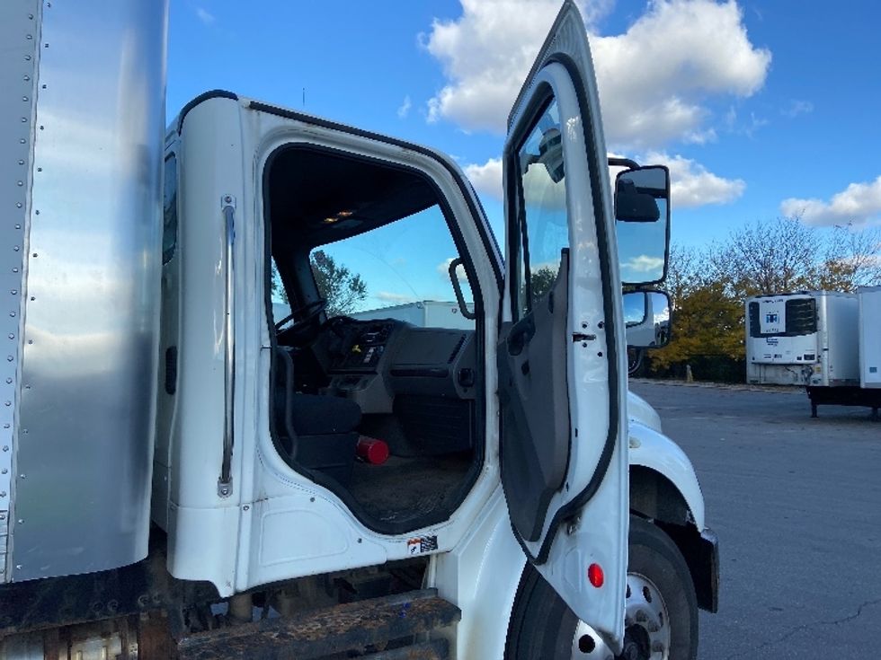 Medium Duty Box Truck-Light and Medium Duty Trucks-Freightliner-2018-M2-Mississauga-ON-462,451\n\t\tkm-$ 42,500 - Image 20