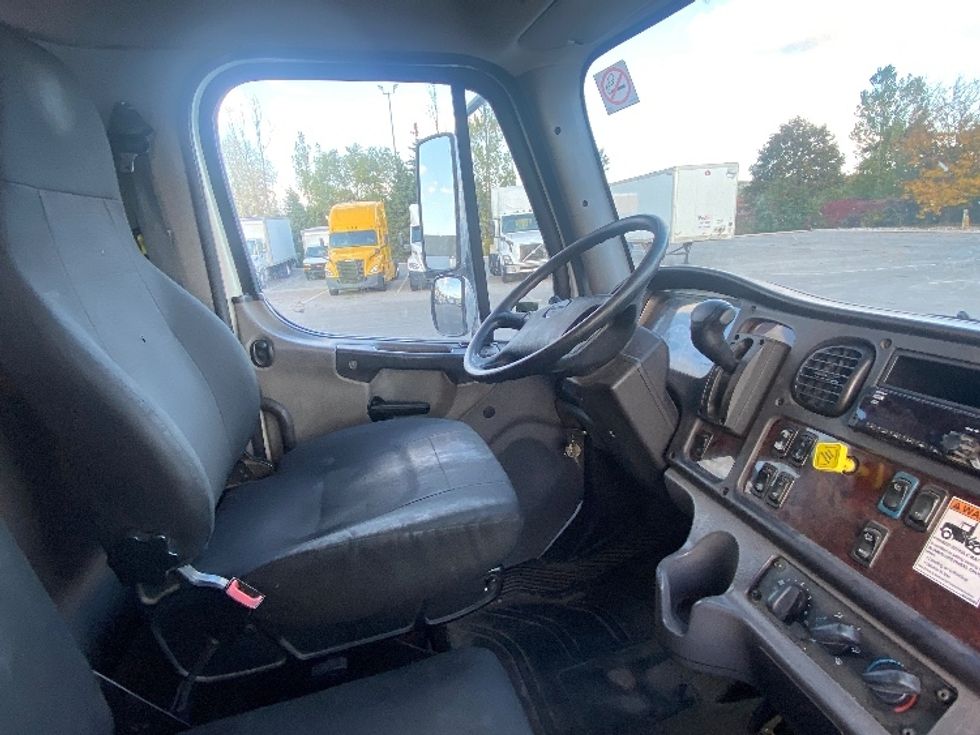 Medium Duty Box Truck-Light and Medium Duty Trucks-Freightliner-2018-M2-Mississauga-ON-462,451\n\t\tkm-$ 42,500 - Image 22