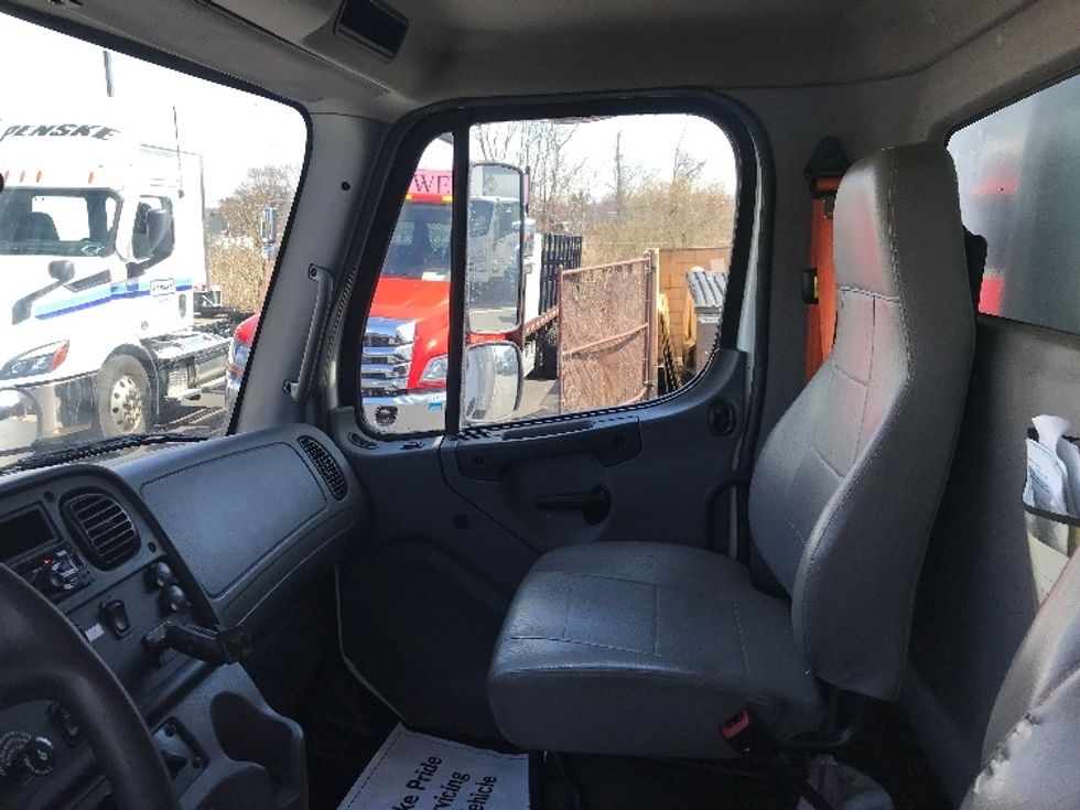 Medium Duty Box Truck-Light and Medium Duty Trucks-Freightliner-2018-M2-Montgomery-NY-139,201\n\t\tmiles-$ 41,250 - Image 19