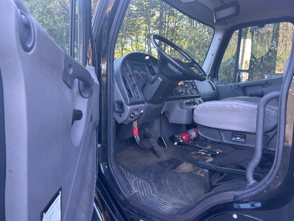 Medium Duty Box Truck-Light and Medium Duty Trucks-Freightliner-2018-M2-Montgomery-NY-18,165\n\t\tmiles-$ 58,000 - Image 16