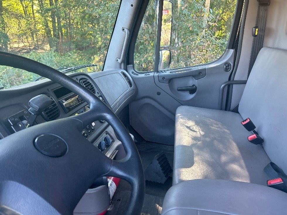 Medium Duty Box Truck-Light and Medium Duty Trucks-Freightliner-2018-M2-Montgomery-NY-18,165\n\t\tmiles-$ 58,000 - Image 19