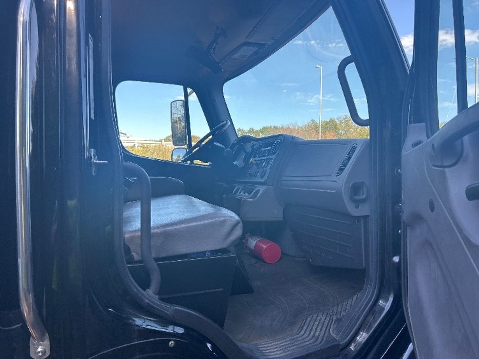 Medium Duty Box Truck-Light and Medium Duty Trucks-Freightliner-2018-M2-Montgomery-NY-18,165\n\t\tmiles-$ 58,000 - Image 20