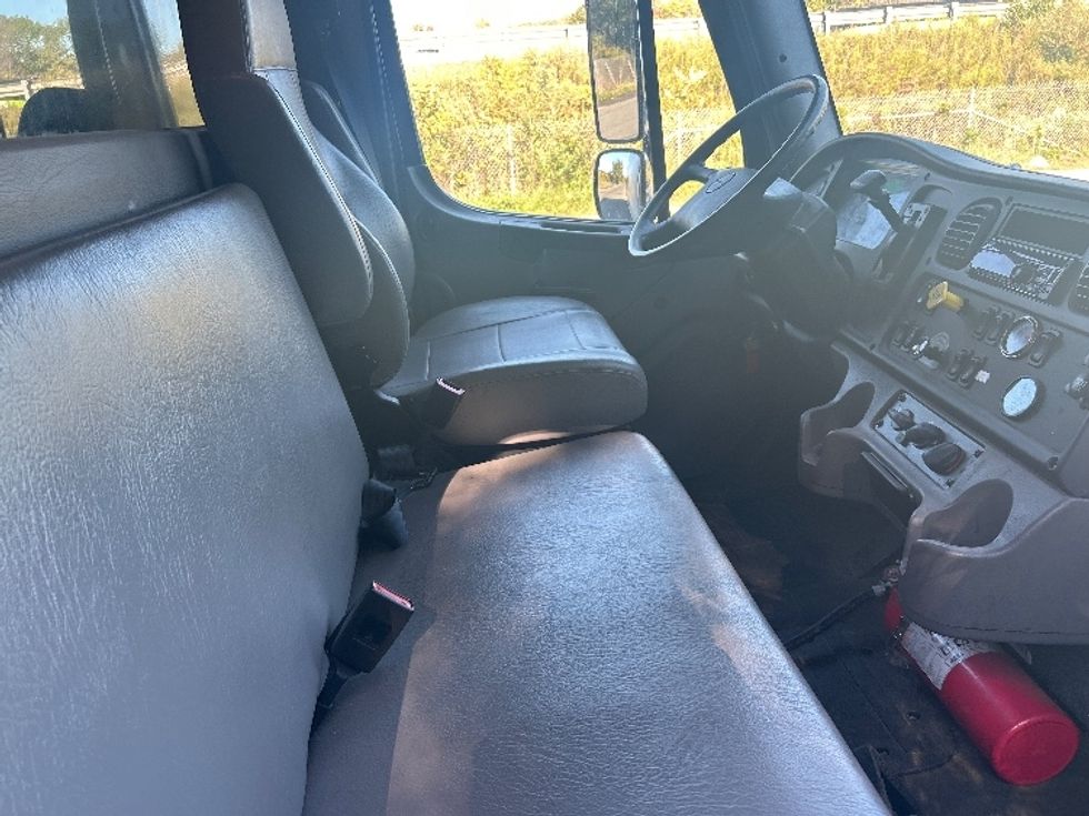 Medium Duty Box Truck-Light and Medium Duty Trucks-Freightliner-2018-M2-Montgomery-NY-18,165\n\t\tmiles-$ 58,000 - Image 22