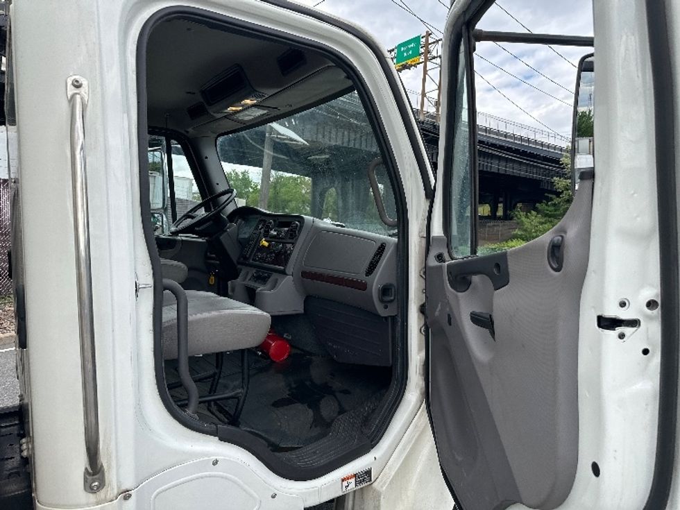 Medium Duty Box Truck-Light and Medium Duty Trucks-Freightliner-2018-M2-North Bergen-NJ-101,404\n\t\tmiles-$ 45,750 - Image 20