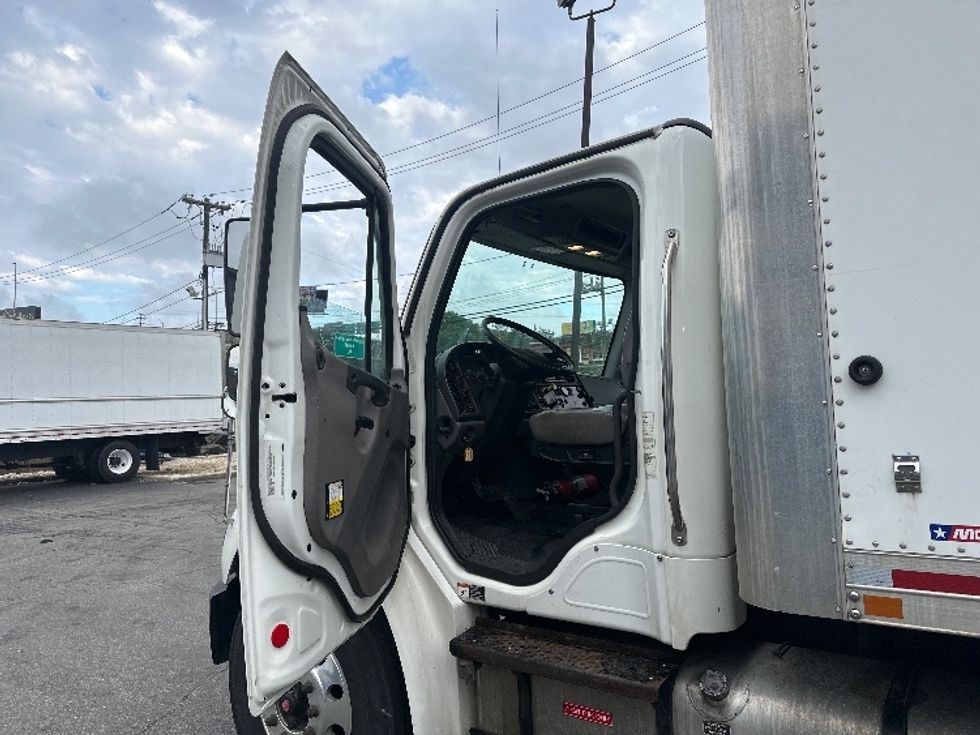 Medium Duty Box Truck-Light and Medium Duty Trucks-Freightliner-2018-M2-North Bergen-NJ-142,698\n\t\tmiles-$ 43,000 - Image 16