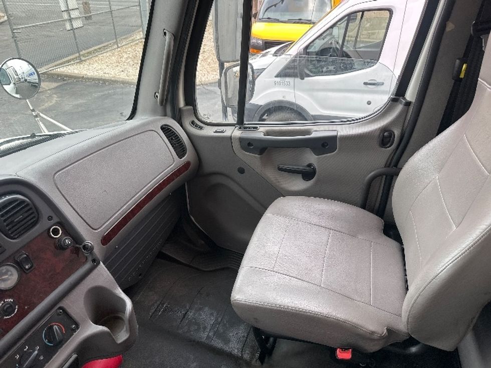 Medium Duty Box Truck-Light and Medium Duty Trucks-Freightliner-2018-M2-North Bergen-NJ-142,698\n\t\tmiles-$ 43,000 - Image 19