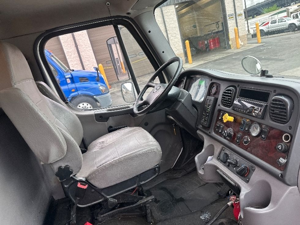 Medium Duty Box Truck-Light and Medium Duty Trucks-Freightliner-2018-M2-North Bergen-NJ-142,698\n\t\tmiles-$ 43,000 - Image 22
