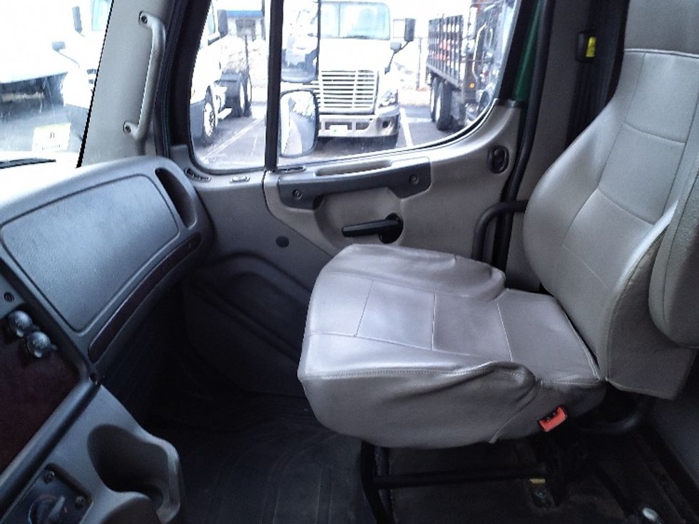 Medium Duty Box Truck-Light and Medium Duty Trucks-Freightliner-2018-M2-Norton-MA-167,438\n\t\tmiles-$ 60,000 - Image 19