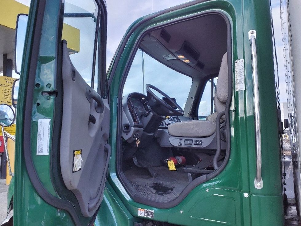 Medium Duty Box Truck-Light and Medium Duty Trucks-Freightliner-2018-M2-Norton-MA-169,750\n\t\tmiles-$ 59,750 - Image 16