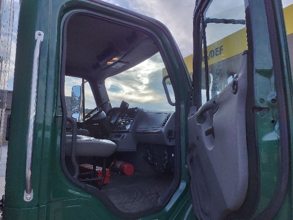 Medium Duty Box Truck-Light and Medium Duty Trucks-Freightliner-2018-M2-Norton-MA-169,750\n\t\tmiles-$ 59,750 - Image 20