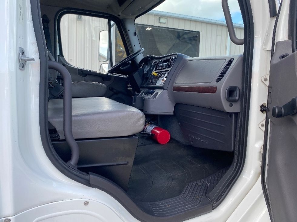 Medium Duty Box Truck-Light and Medium Duty Trucks-Freightliner-2018-M2-Ocala-FL-104,633\n\t\tmiles-$ 56,750 - Image 19