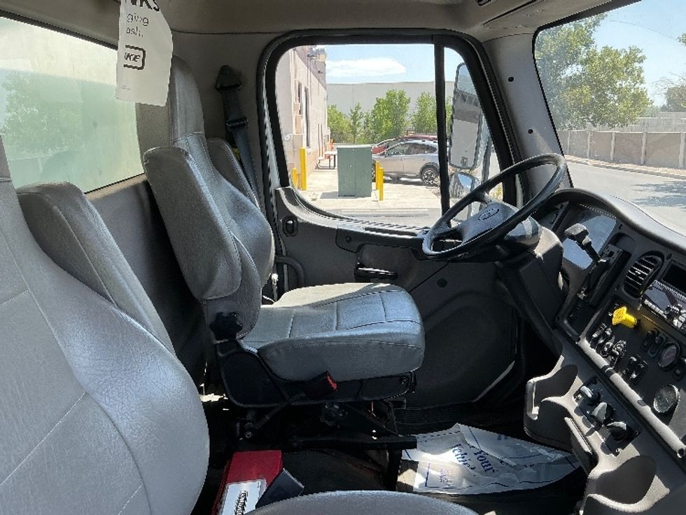 Medium Duty Box Truck-Light and Medium Duty Trucks-Freightliner-2018-M2-Ogden-UT-231,997\n\t\tmiles-$ 42,750 - Image 22