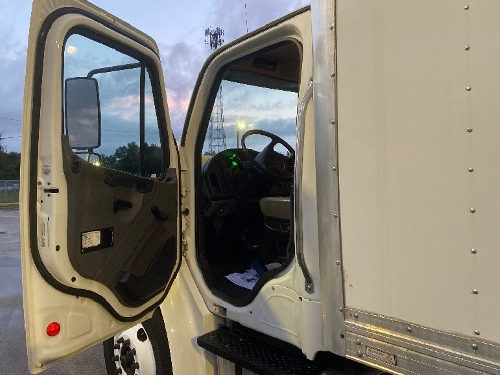 Medium Duty Box Truck-Light and Medium Duty Trucks-Freightliner-2018-M2-Orlando-FL-120,571\n\t\tmiles-$ 56,500 - Image 16