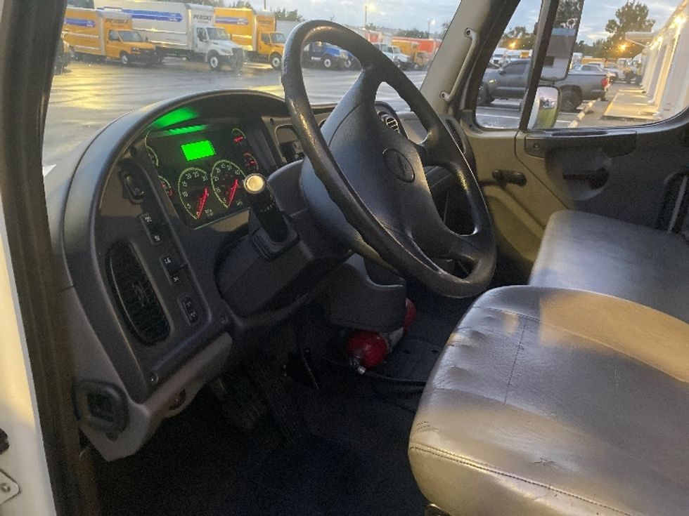 Medium Duty Box Truck-Light and Medium Duty Trucks-Freightliner-2018-M2-Orlando-FL-120,571\n\t\tmiles-$ 56,500 - Image 17