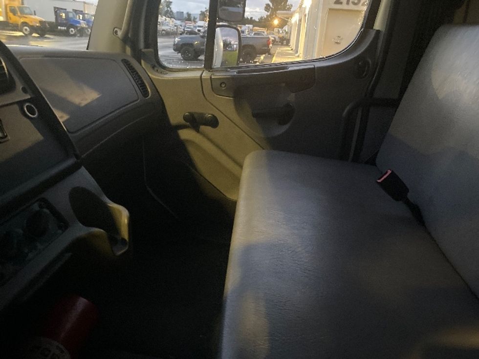 Medium Duty Box Truck-Light and Medium Duty Trucks-Freightliner-2018-M2-Orlando-FL-120,571\n\t\tmiles-$ 56,500 - Image 19
