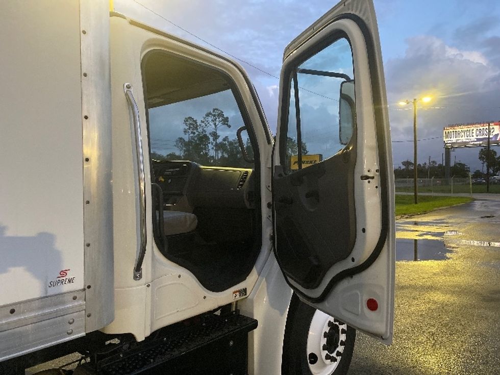 Medium Duty Box Truck-Light and Medium Duty Trucks-Freightliner-2018-M2-Orlando-FL-120,571\n\t\tmiles-$ 56,500 - Image 20