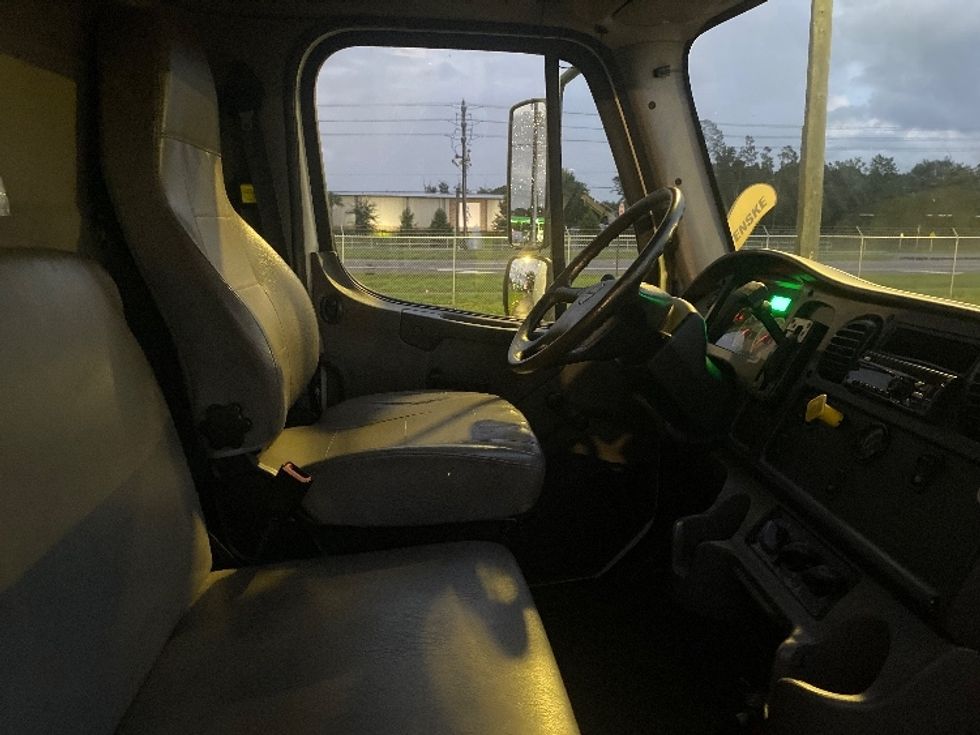 Medium Duty Box Truck-Light and Medium Duty Trucks-Freightliner-2018-M2-Orlando-FL-120,571\n\t\tmiles-$ 56,500 - Image 22