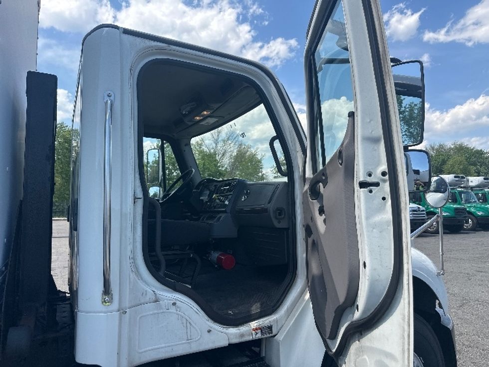 Medium Duty Box Truck-Light and Medium Duty Trucks-Freightliner-2018-M2-Parsippany-NJ-338,630\n\t\tmiles-$ 35,000 - Image 19