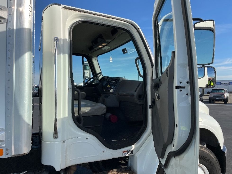 Medium Duty Box Truck-Light and Medium Duty Trucks-Freightliner-2018-M2-Pasco-WA-153,738\n\t\tmiles-$ 49,250 - Image 19